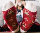 Ωραίες κάλτσες διακοσμημένες με διάφορα χριστουγεννιάτικα μοτίβα